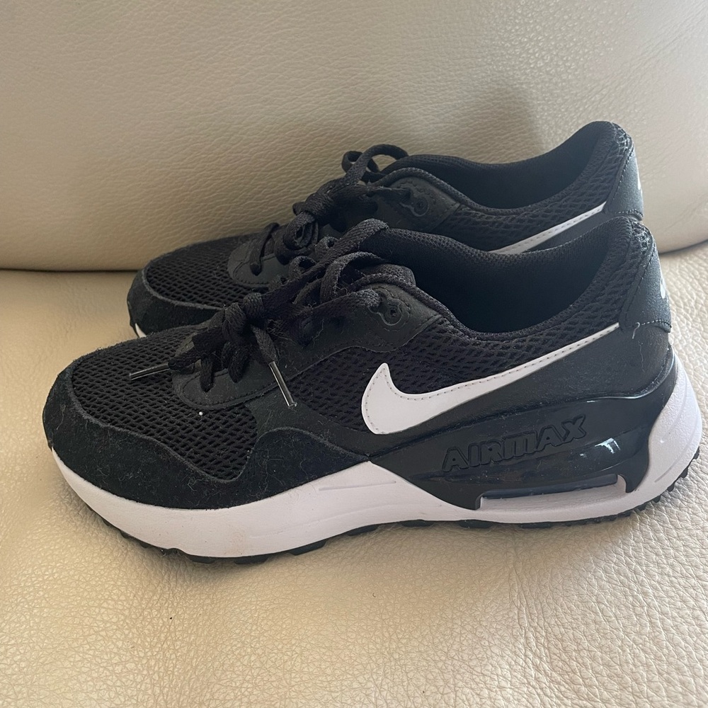 NWOT Nike Big Kids Air Max SYSTM